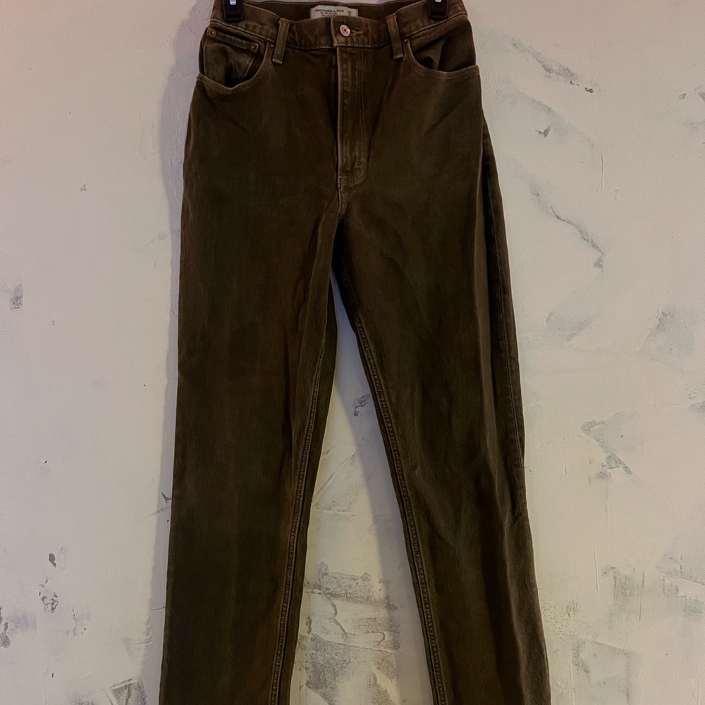 A&F Curve Love 90s Straight Ultra High Rise Jeans - Brown - Picture 2 of 4